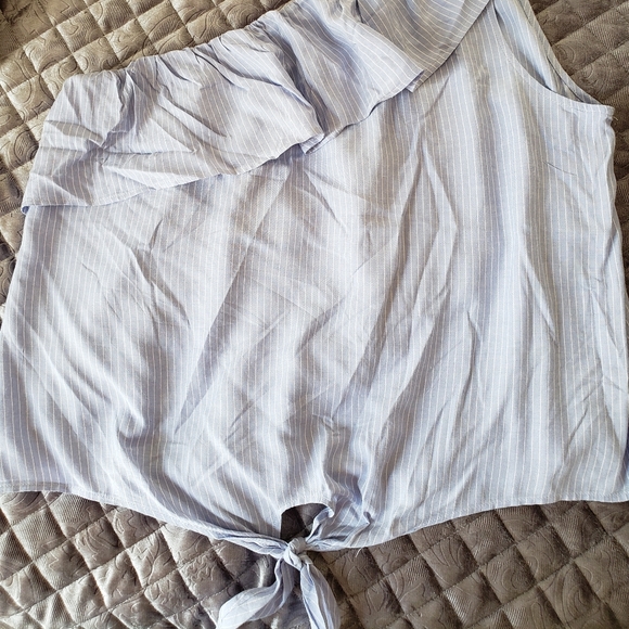 Mossimo Supply one-shoulder top - Picture 3 of 5